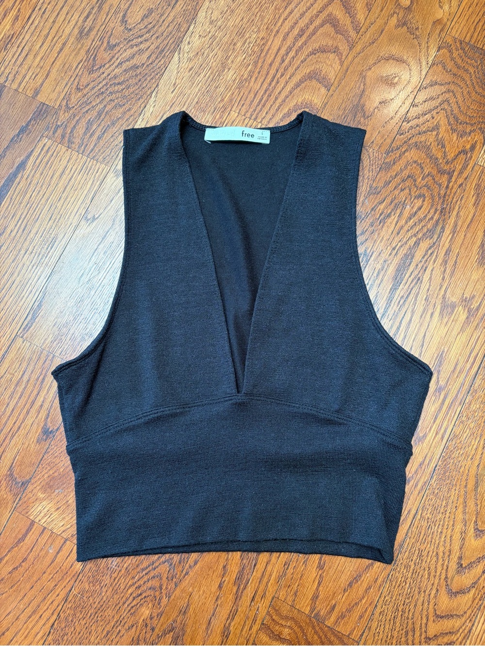 Wilfred Black Knit Deep V-Neck Crop Top